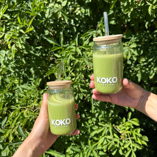 Sklenička s brčkem a bambusovým vrškem — v KOKO bavlněném pytlíku